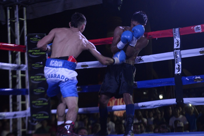 Félix “El Gemelo” Alvarado noqueó a mexicano