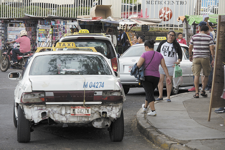 Taxistas elaboran plan para mejorar el servicio