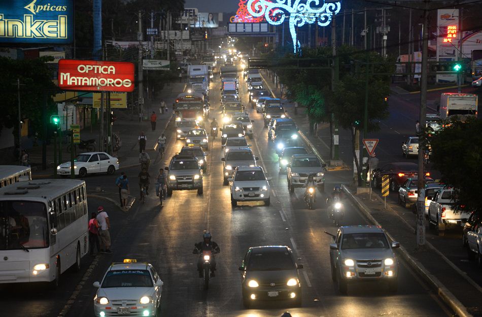 Urgen más obras en vías de acceso