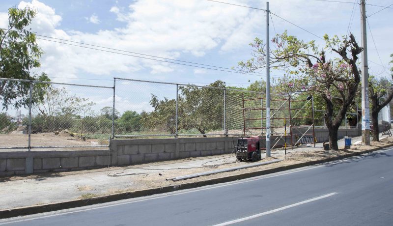 Alcaldía intenta disminuir contaminación al cercar micropresa Los Gauchos