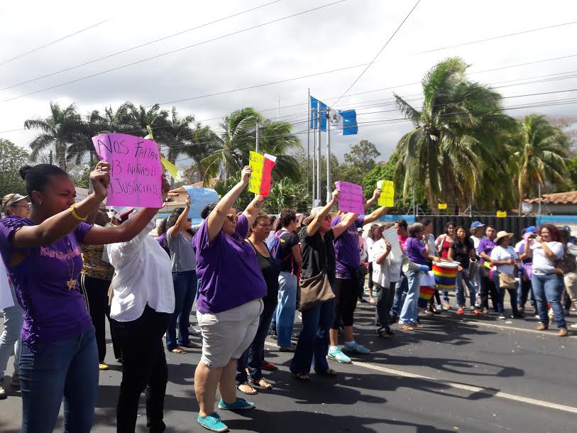 Feministas nicas rechazan la muerte de 43 niñas quemadas en Guatemala