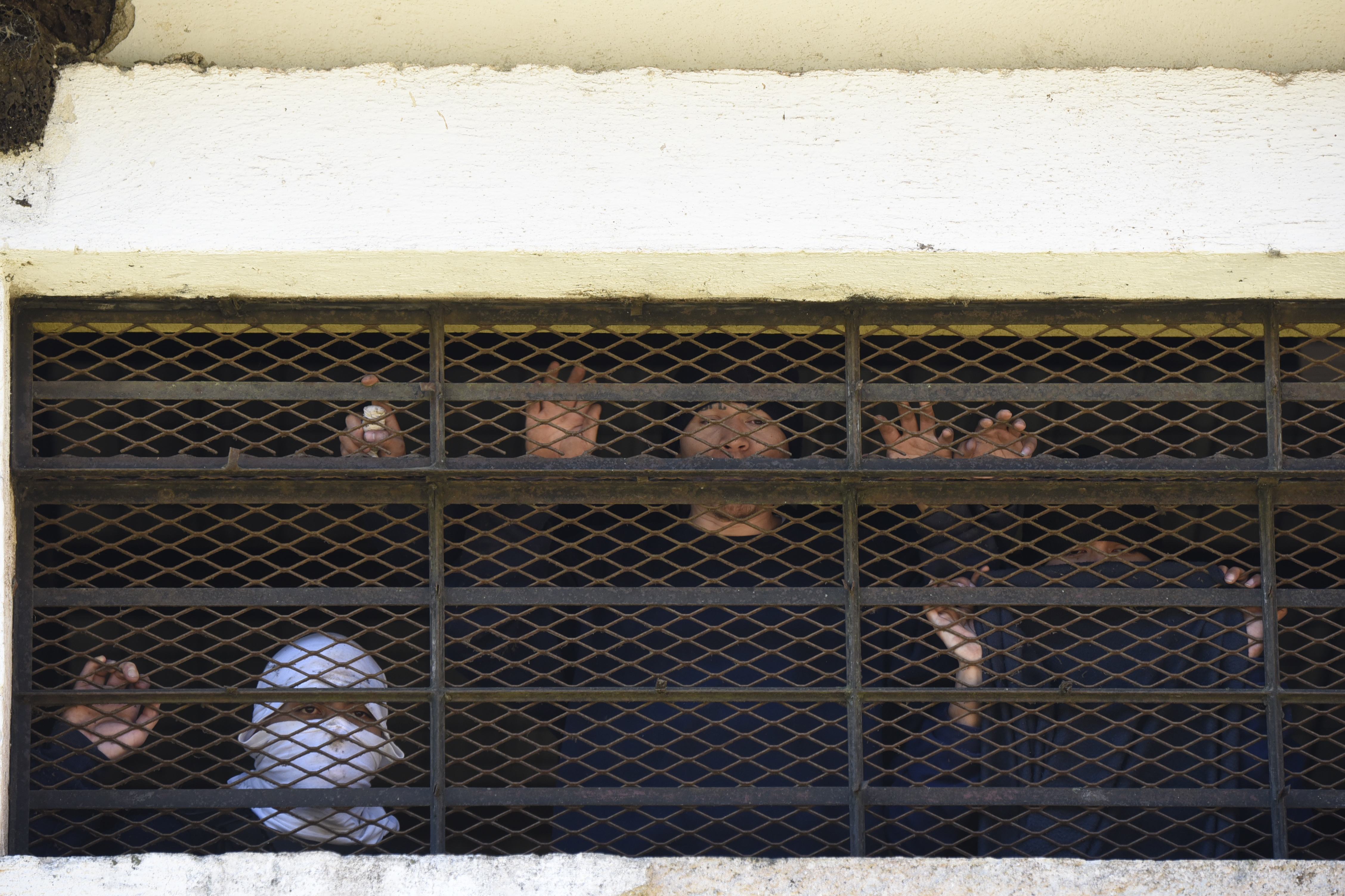 Algunos reclusos se mantienen en incertidumbre luego del motín en el Centro Juvenil de Privación de Libertad para Varones Etapa II (Cejupliv), en Guatemala. Este lugar es un centro para jóvenes en conflicto con la ley a cargo de la Secretaría de Bienestar Social de la Presidencia (SBS). LA PRENSA/AFP