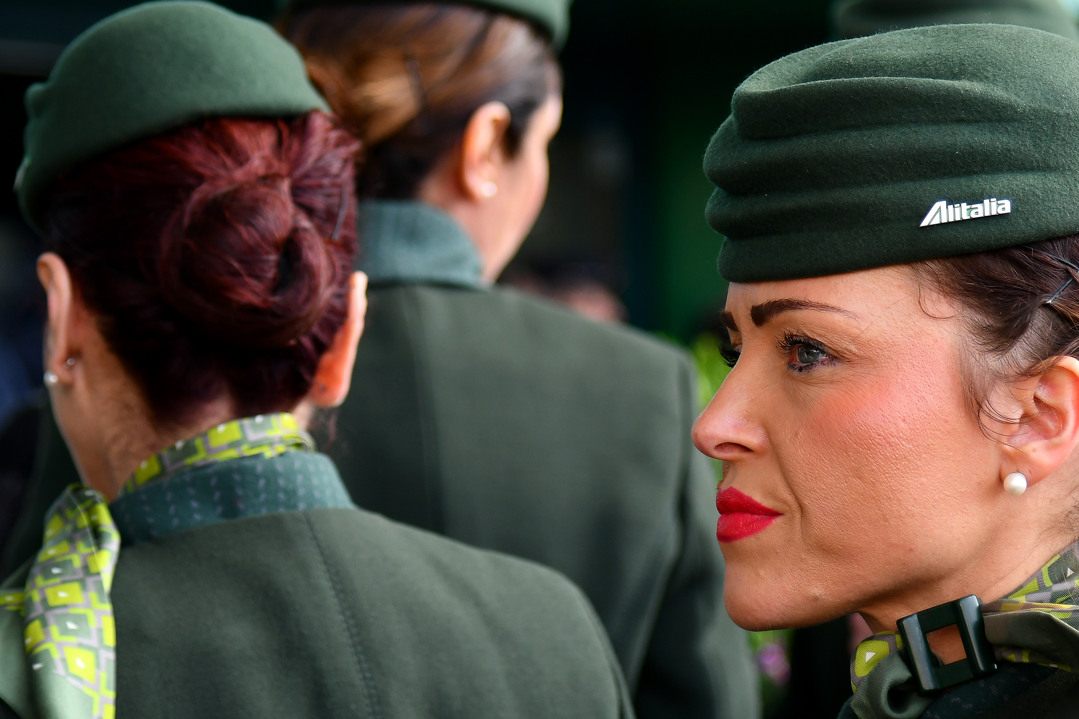 Los principales sindicatos de Italia participan en una huelga de 24 horas en la aerolínea Alitalia después de que la empresa les comunicó la intención de despedir a más de 2.000 empleados y de reducir los salarios hasta un 32 por ciento. Los sindicalistas anunciaron otra huelga para el próximo 5 de abril. LA PRENSA/AFP