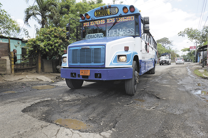 “Llueven” demandas por calles en mal estado en Nindirí