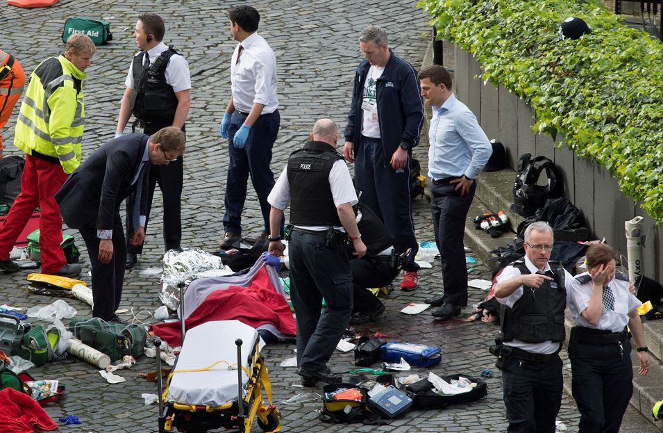 Acuchillan a policía en las afueras del Parlamento británico