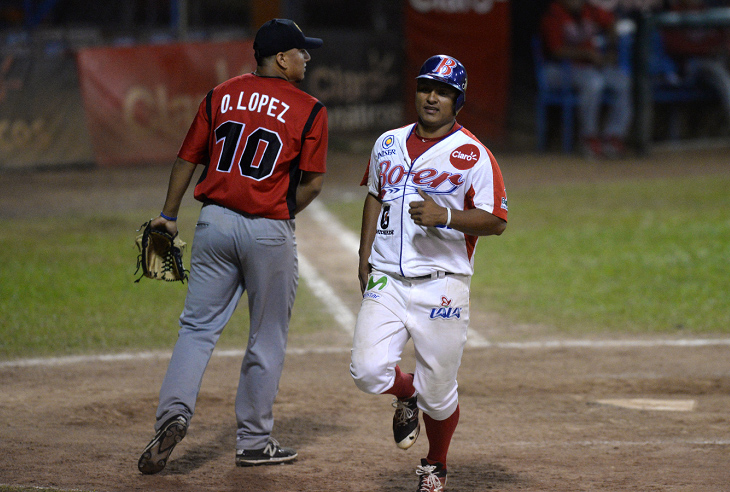 Bóer descifra a Fidencio Flores y vence a León