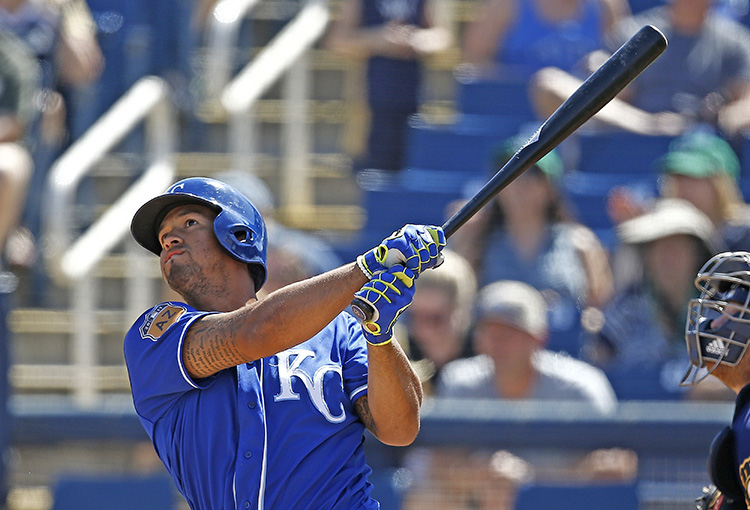 Cheslor Cuthbert pega su primer jonrón en el spring training
