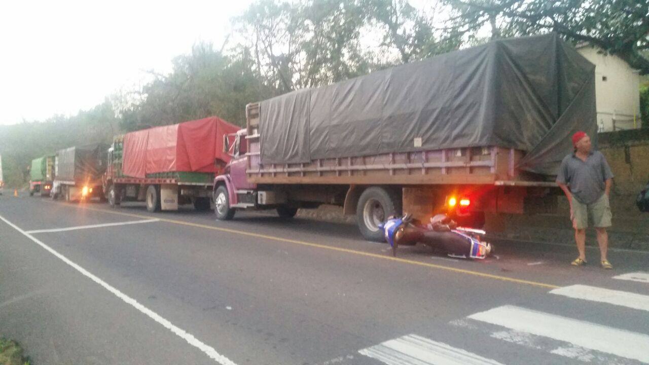 Motociclista fallece tras chocar contra un camión en Estelí