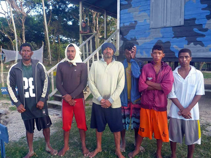 Rescatan a seis pescadores que naufragaron en el Caribe Norte