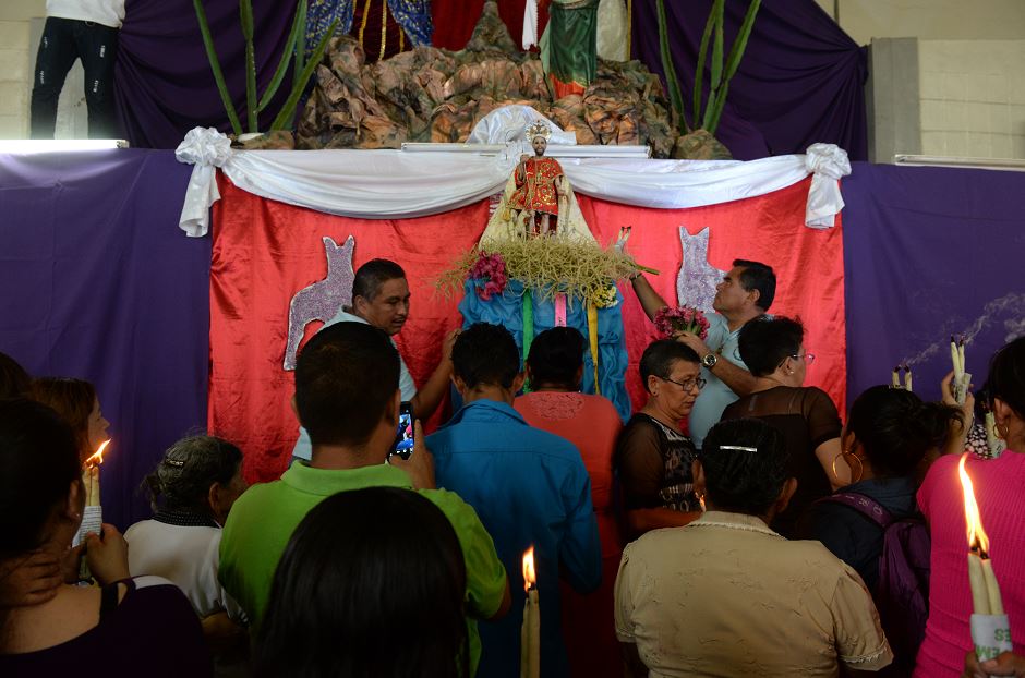 Cientos de feligreses hacen honor a San Lázaro en Masaya