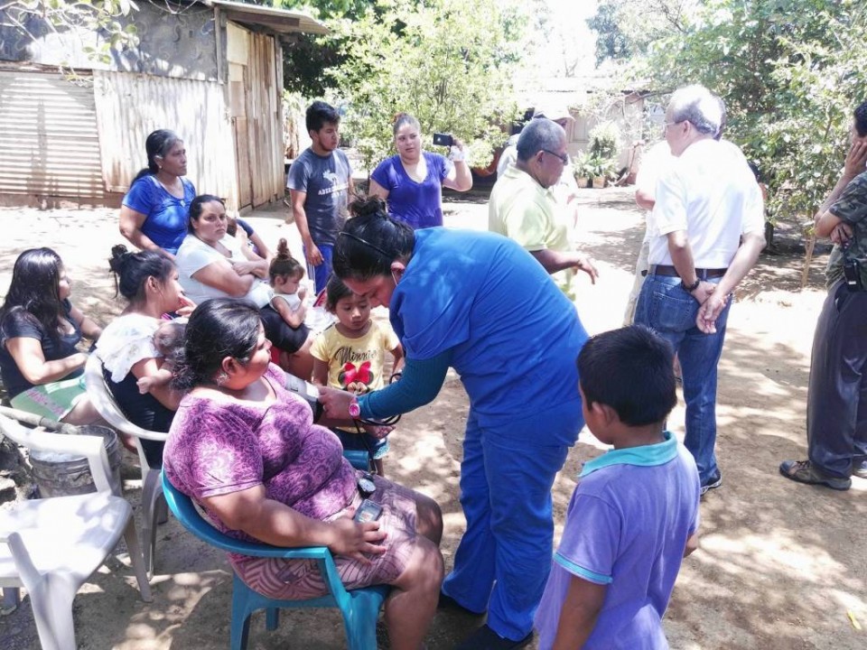 Fuga de amoníaco en empresa moviliza a bomberos en carretera a Masaya