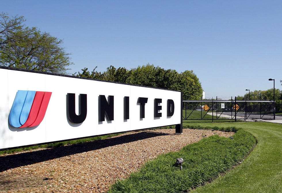 United Airlines modifica políticas por incidente de pasajero