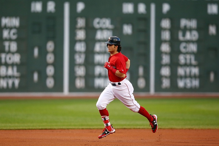 Medias Rojas vencen a Cachorros con rally en el primer inning