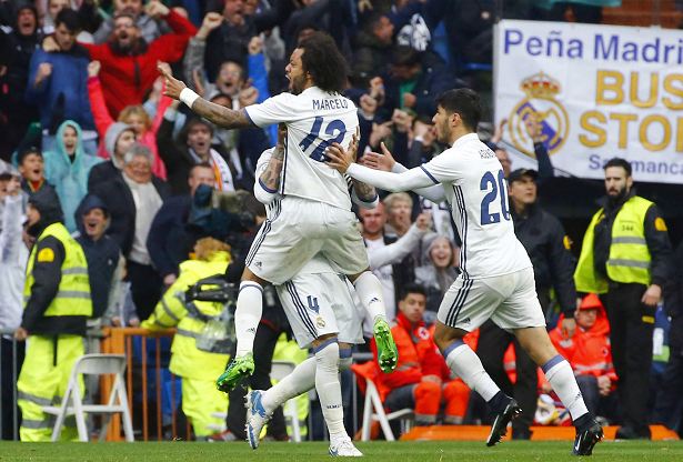Marcelo mantiene con vida al Real Madrid en la Liga española