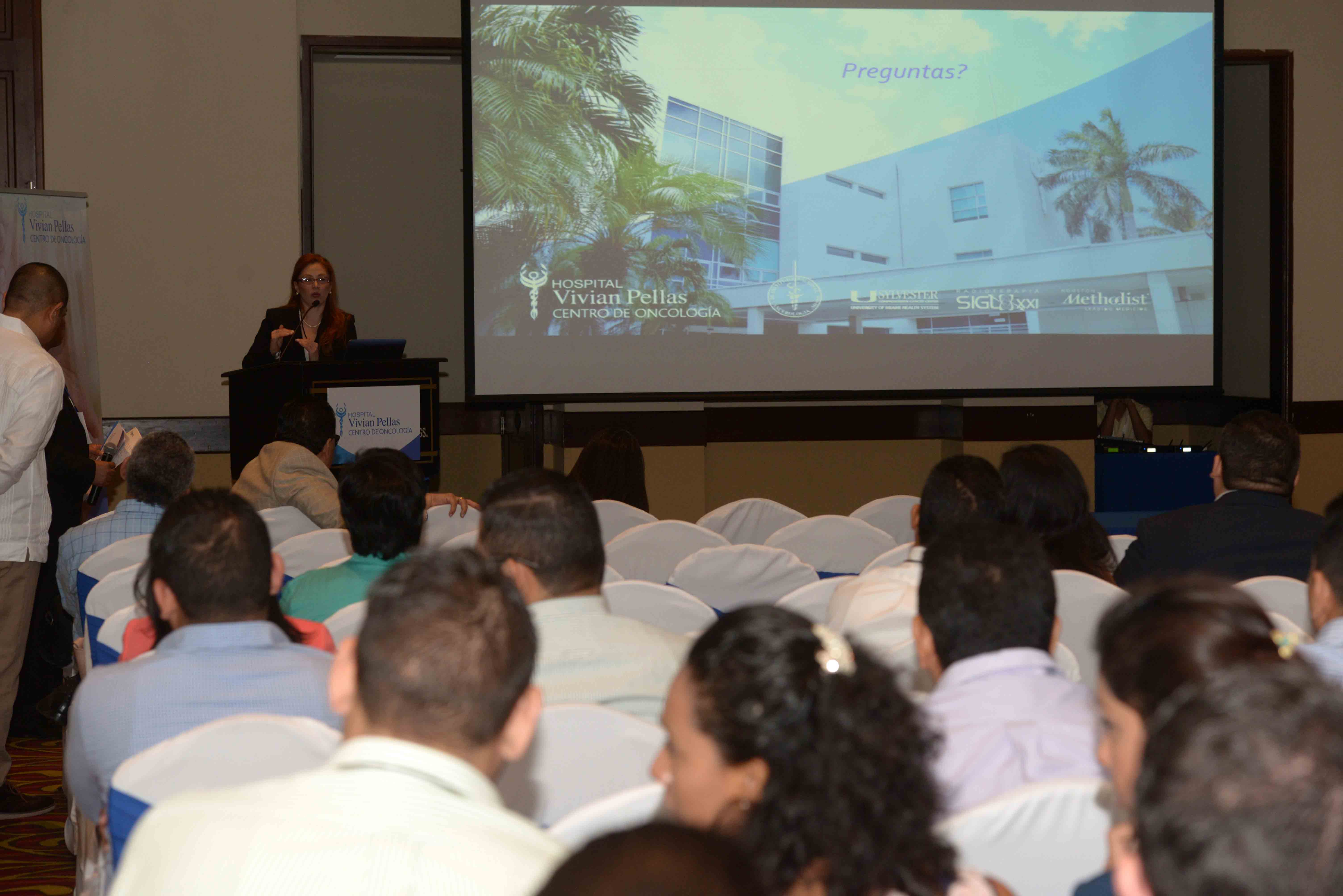 Médicos nicaragüenses estudian avances en tratamiento del cáncer