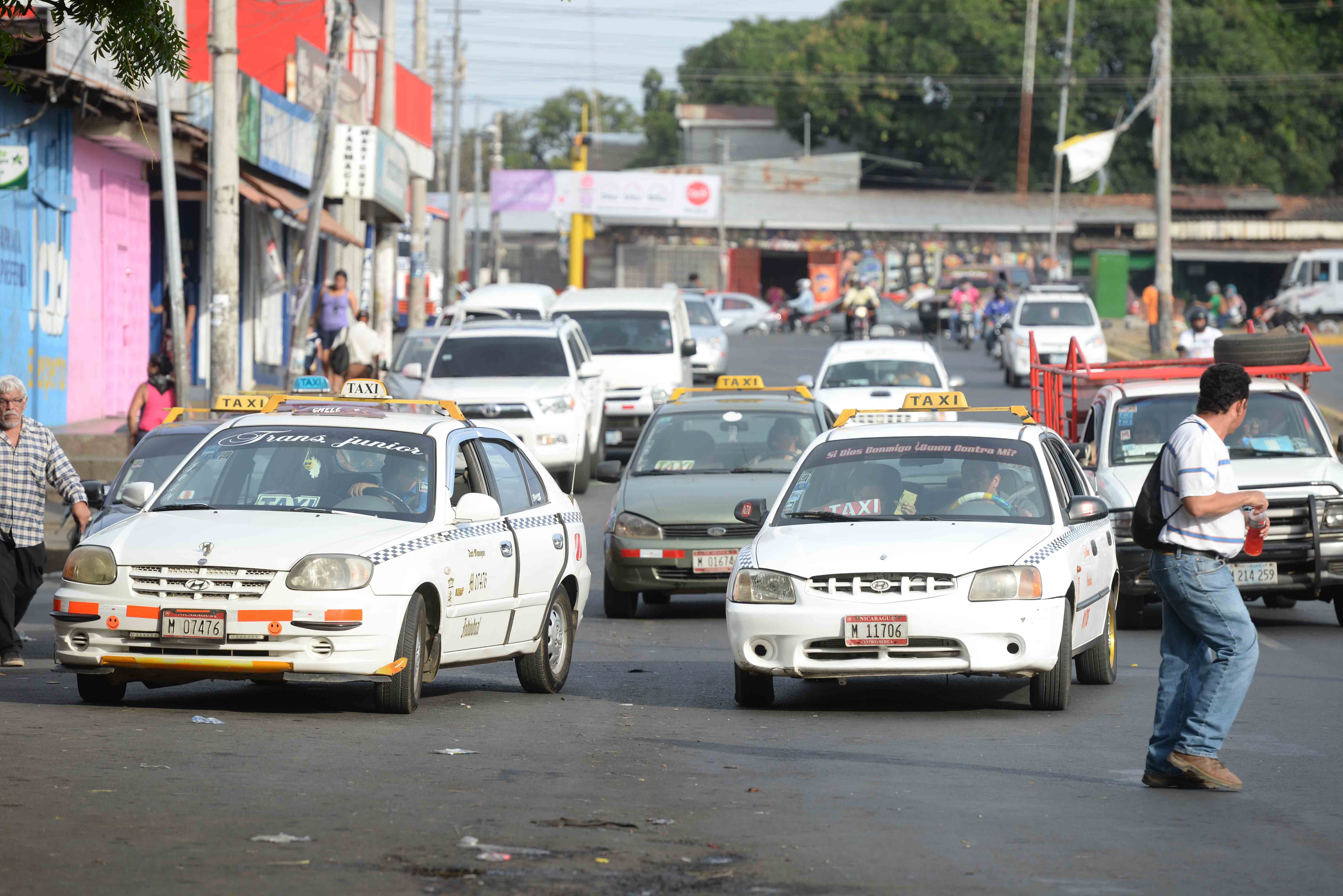 Taxistas sacaron a Uber y ahora se olvidan del servicio «premium»
