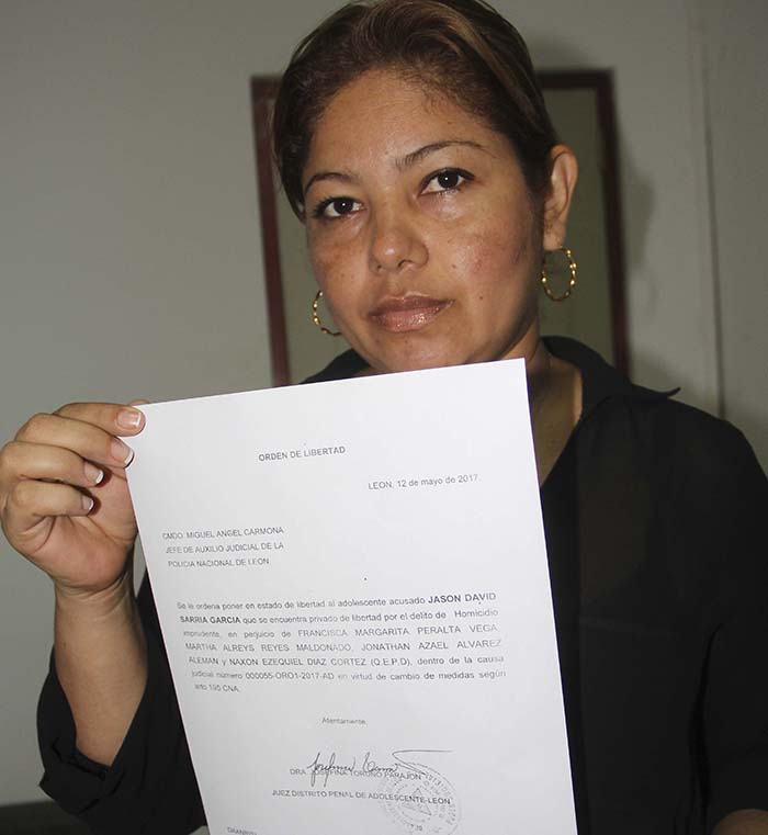 Policía desacata orden de libertad para un adolescente en León