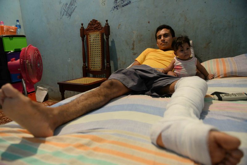 Exceso de velocidad la hizo volar sobre taxi