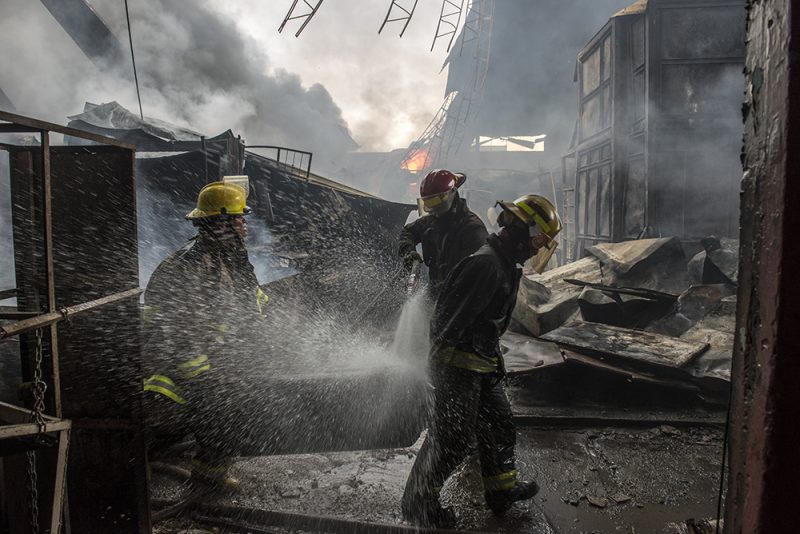 Incendio consume más de 50 tramos en el Mercado Oriental