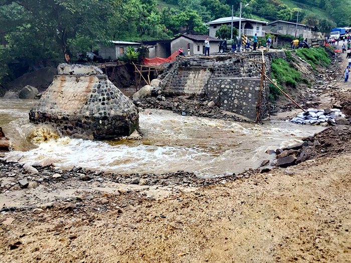 Seis municipios aislados por desborde de río San Fernando