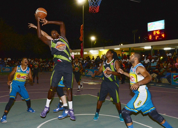 Jugador de baloncesto castigado tres años por agredir a árbitro