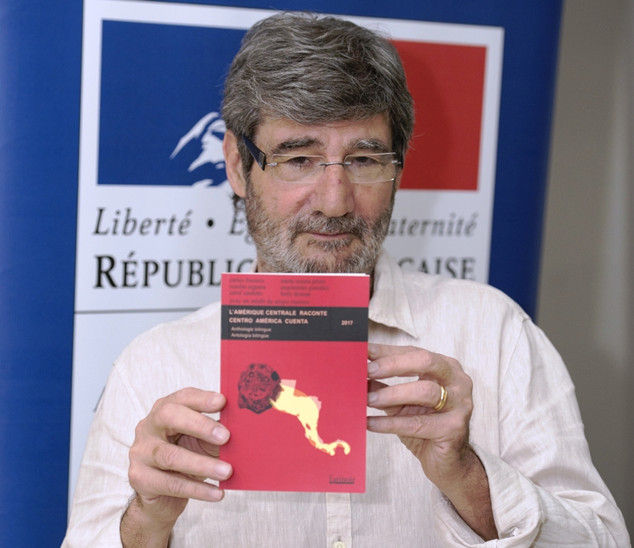 Jacques Aubergy traduce relatos de pesadillas centroamericanas