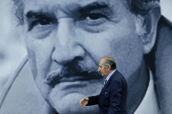 El poeta mexicano Eduardo Lizalde recibe el Premio Carlos Fuentes 2016