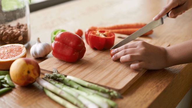 Los consejos culinarios de tu abuela que están equivocados (y los que no)