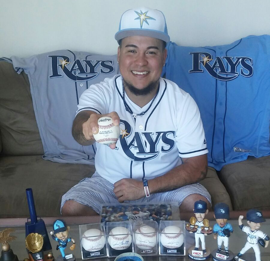 Un nicaragüense en Tampa con una extensa colección de artículos de beisbol