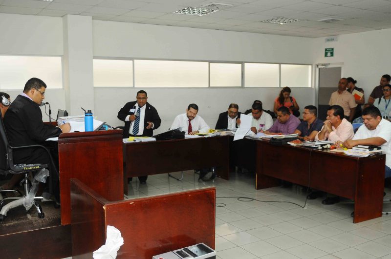 Cuatro hombres condenados por estafa, al vender lotes del Estado