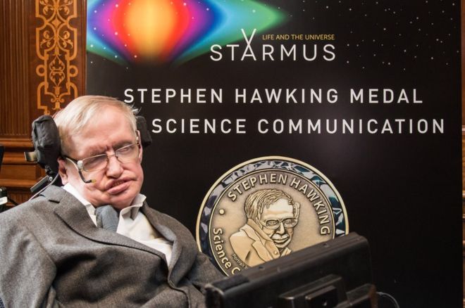 «Por el bien de la humanidad»: el físico británico Stephen Hawking les pide a las potencias mundiales que envíen astronautas a la Luna en esta década