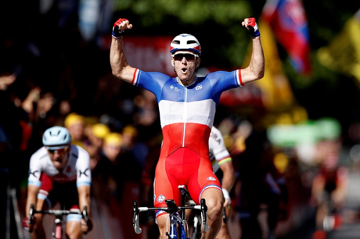 Démare gana etapa y Sagan es expulsado del Tour de Francia