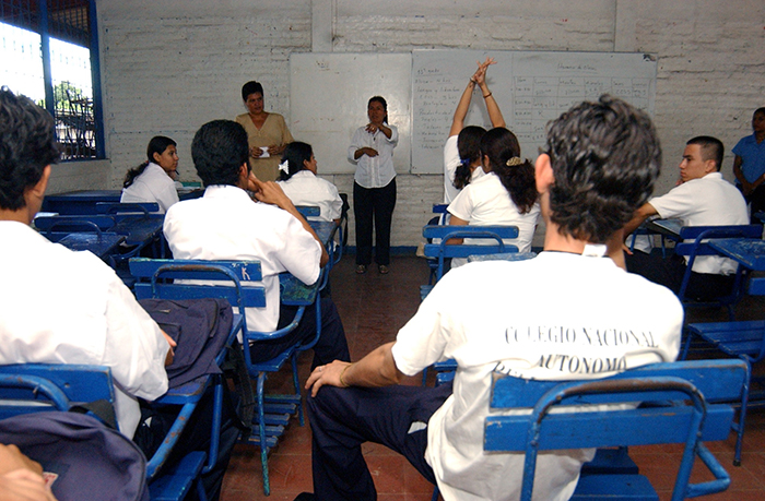 Estudiantes nicaragüenses aprenden menos porque carecen de servicios básicos