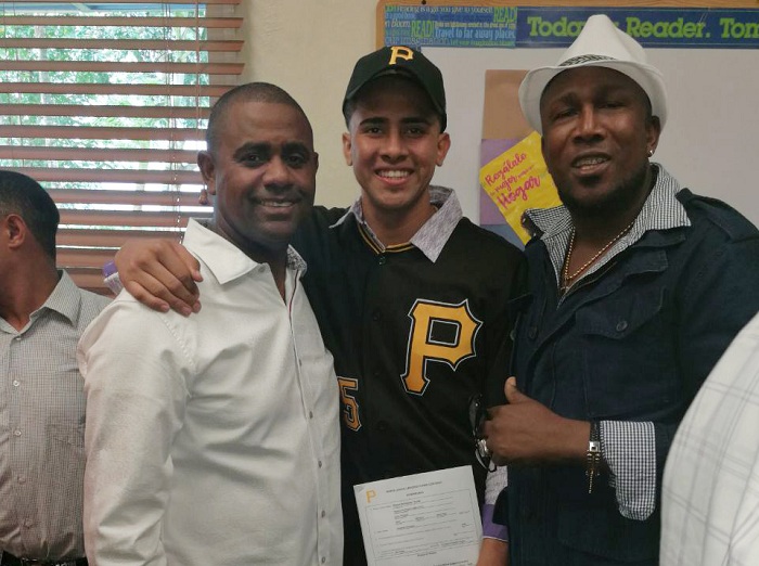 Prospecto leonés Bryan Torres firma con los Piratas de Pittsburgh