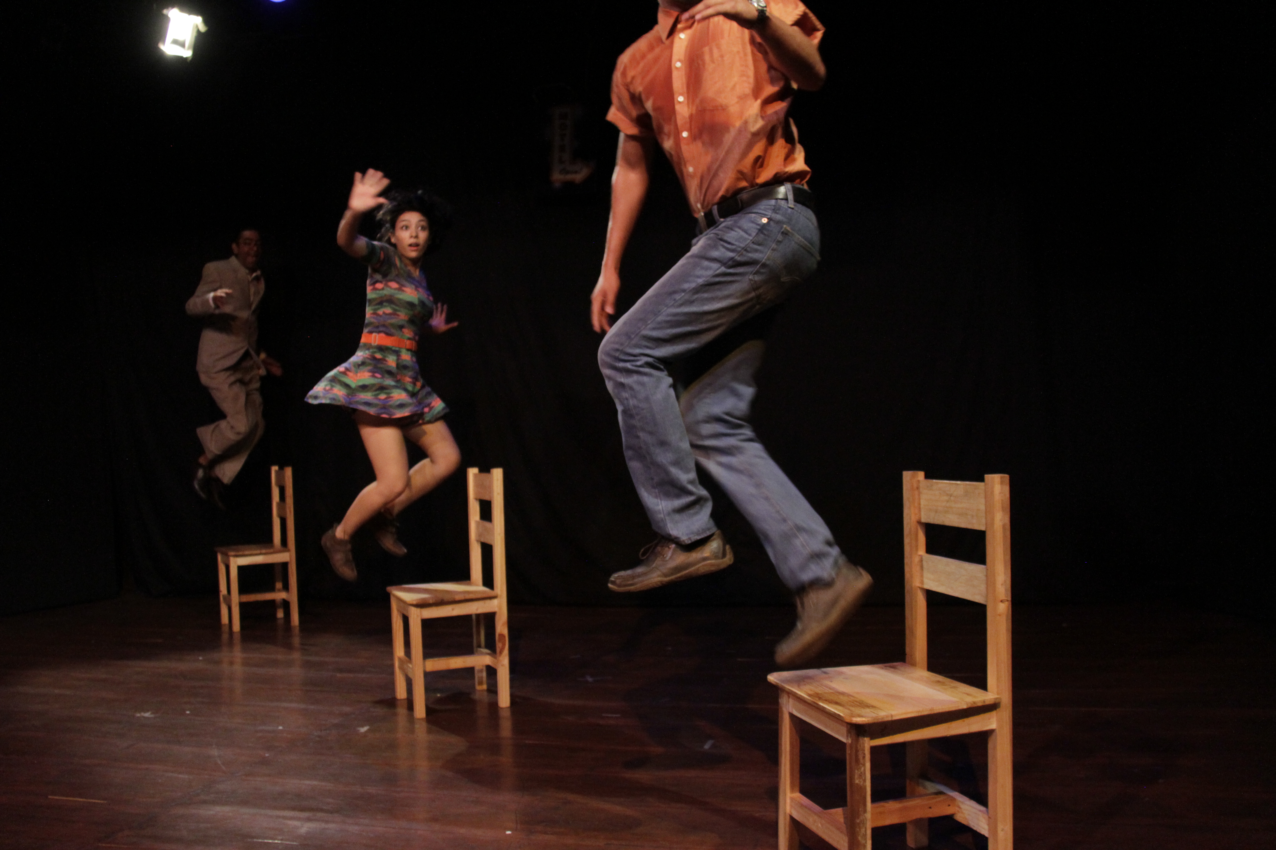 Escena de la comedia Choques amorosos, del dramaturgo mexicano Ángel Norzagaray, dirigida por la actriz Lucero Millán. LAPRENSA/Cortesía/ Teatro Justo Rufino Garay