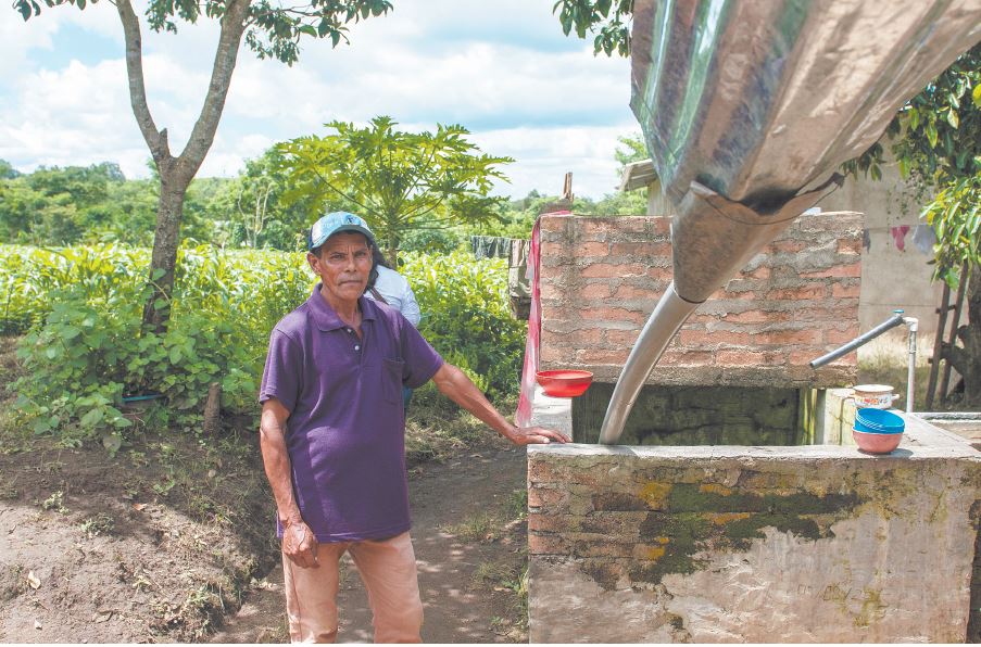 Agua de lluvia resuelve la escasez en Jalapa
