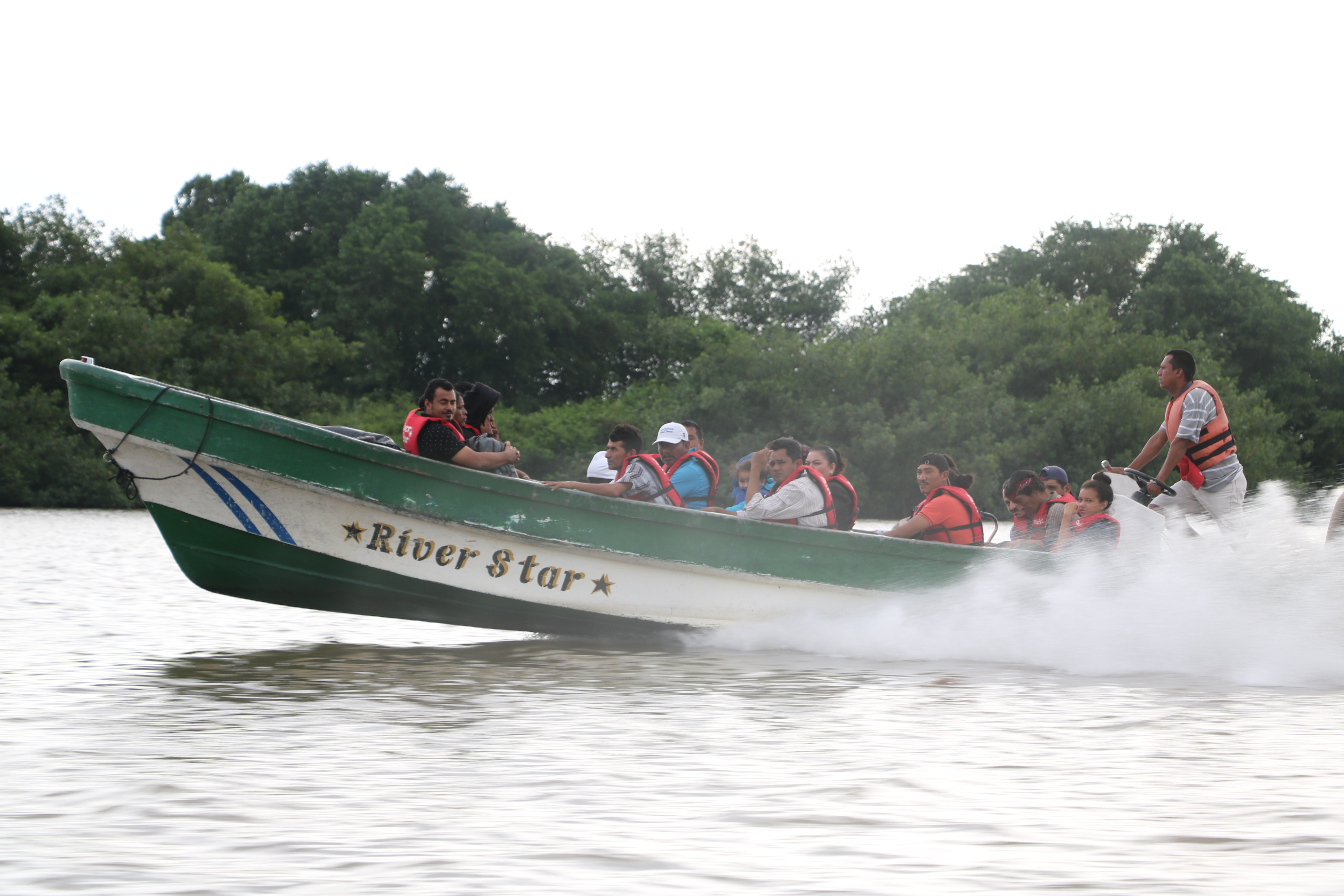 Distrito Naval del Caribe suspende zarpes por mal tiempo en el Caribe