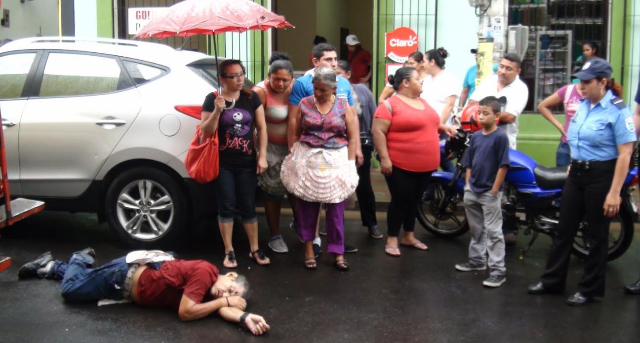 Fallece tras ser atropellado por camioneta en una calle de León