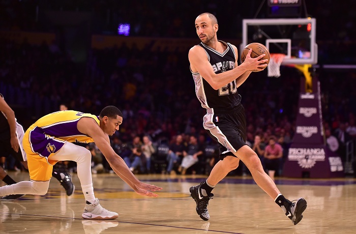 El argentino Manu Ginóbili renovará con los Spurs de San Antonio y jugará su temporada 16 en la NBA. LA PRENSA/AFP/Frederic J. BROWN