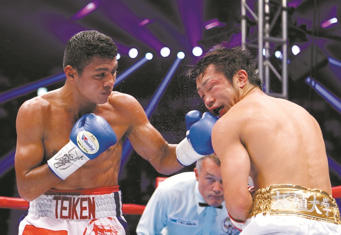 Román González ha ganado tres de sus cuatros títulos mundiales de boxeo en Japón, el tercero ante Akira Yaegashi. LA PRENSA/AP/Toru Takahashi