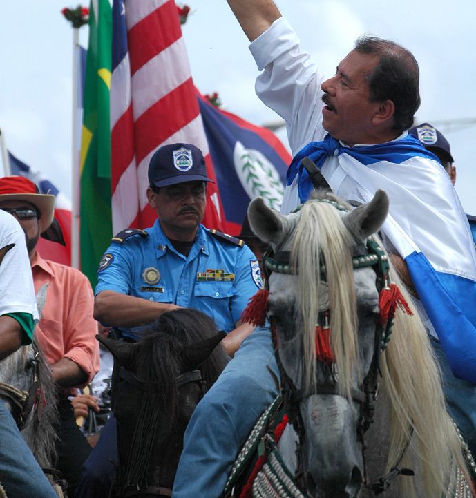 El día que Daniel Ortega llegó a caballo a la Plaza