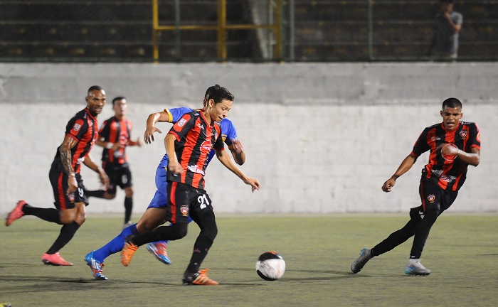 Ferretti enfrenta a Bandits y podría sumar primeros puntos en torneo internacional