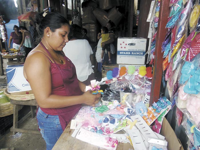 Una joven de Granada solo pide un lugar en mercado