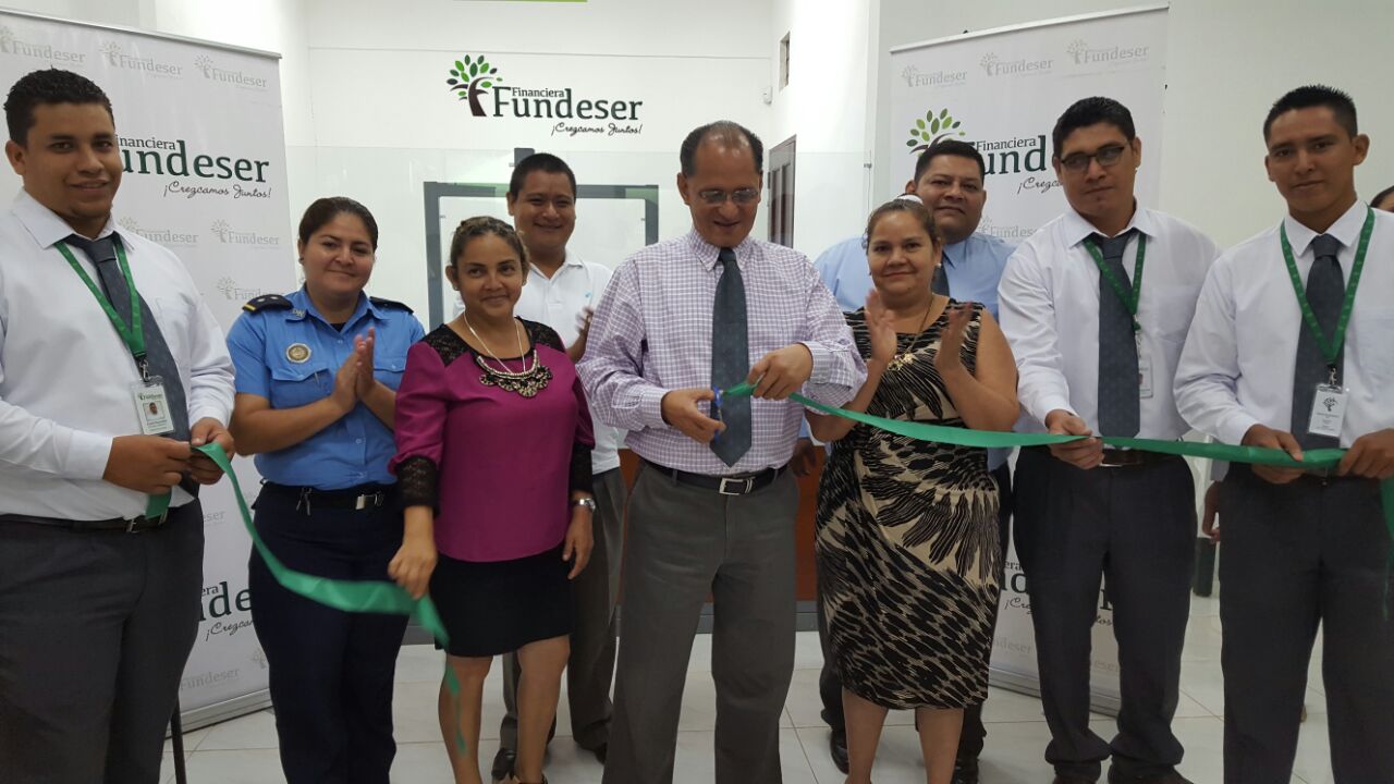 Financiera Fundeser brinda su apoyo a Rosita