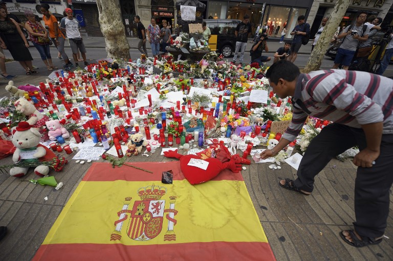 España aún busca a uno de los autores del atentado en Barcelona