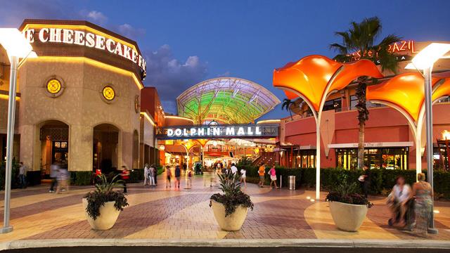 Reportan un tiroteo en el centro comercial Dolphin Mall de Miami