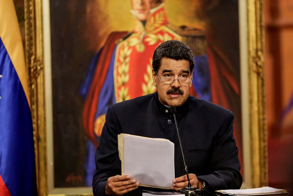 Gobierno venezolano saca del aire a televisoras colombianas Caracol y RCN