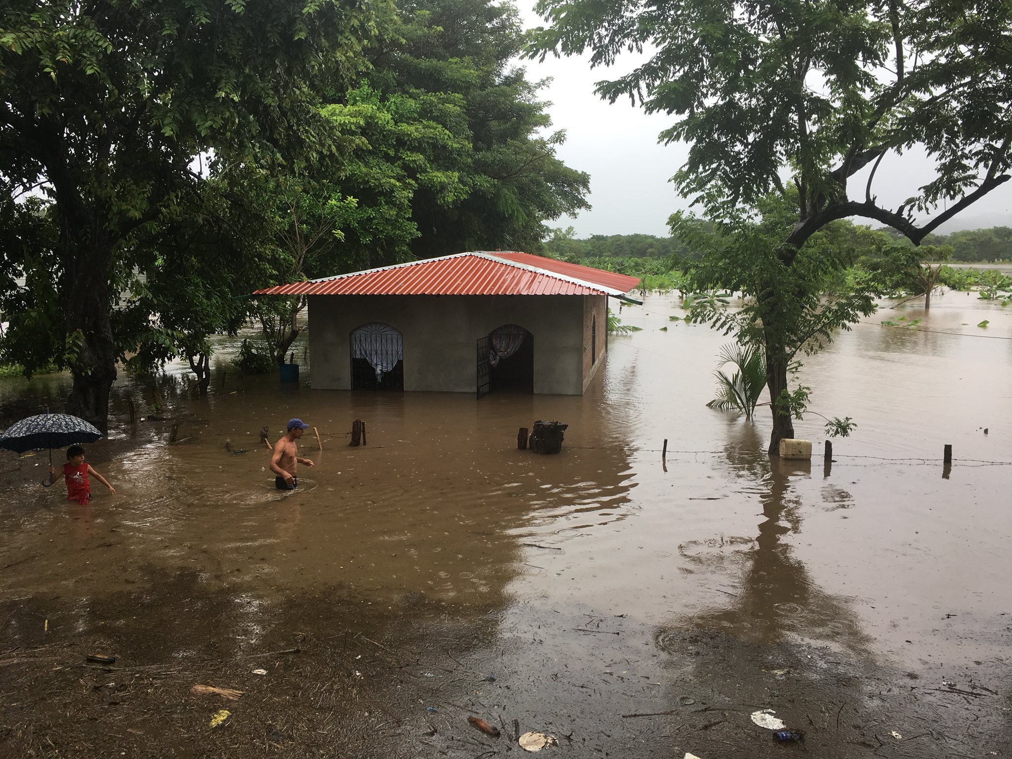 nate, tormenta nate, río ochomogo, albergues