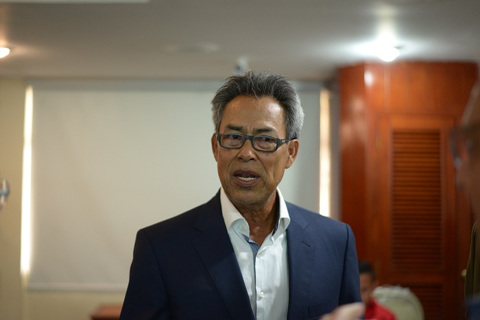 “Ya empecé a prepararme” dice Dennis Martínez para lanzar la primera bola en el nuevo estadio