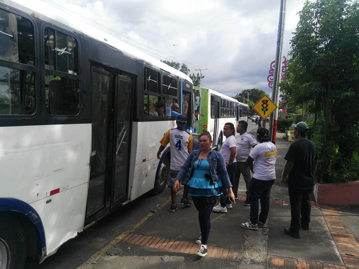 Capitalinos a pie porque buses trasladaron a la Juventud Sandinista al acto inaugural del Estadio Nacional de Beisbol